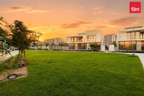 Villa in Dubai Hills Estate, Dubai 5 bedrooms, 649 sq.m. № 123459 - photo 11