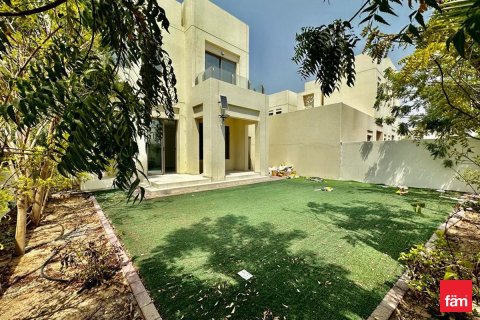 Снять в аренду таунхаус в Риме, Дубай: 3 спальни, 213.2м², № 77104 - фото 1