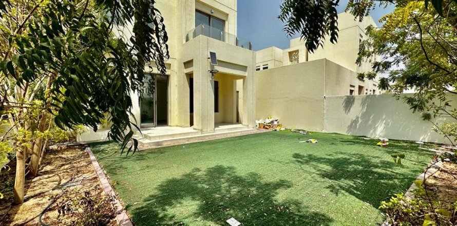 Таунхаус в Риме, Дубай, 3 спальни, 213.2м², № 77104