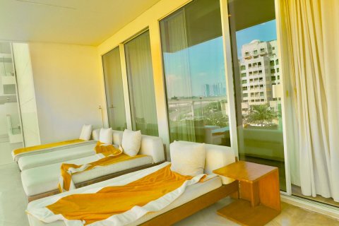 Apartment in Palm Jumeirah, Dubai 3 bedrooms, 216 sq.m. № 77102 - photo 11