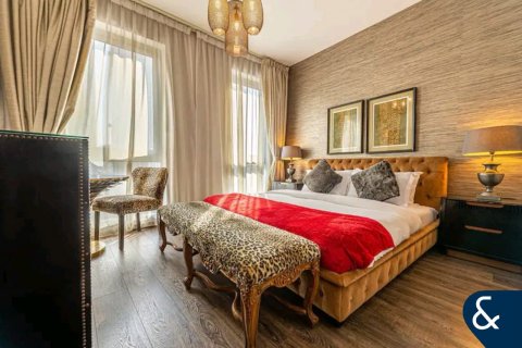 Снять в аренду квартиру в Даунтаун Дубай (Даунтаун Бурдж Дубай), Дубай: 1 спальня, 77м², № 79148 - фото 1