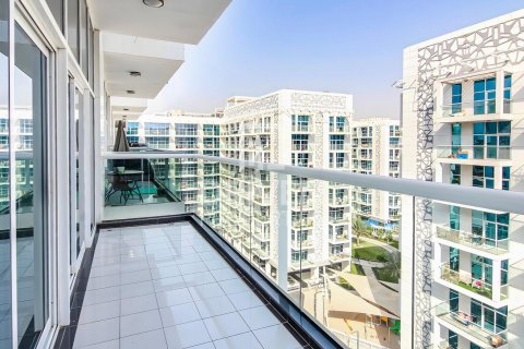 Apartment in Glitz, Dubai Studio City, Dubai 2 bedrooms, 120 sq.m. № 66633 - photo 8