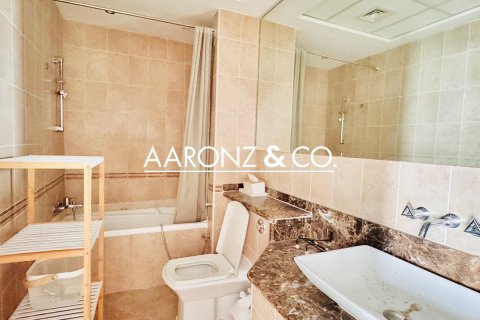 Apartment in Dubai Marina, Dubai 2 bedrooms, 161 sq.m. № 94461 - photo 25