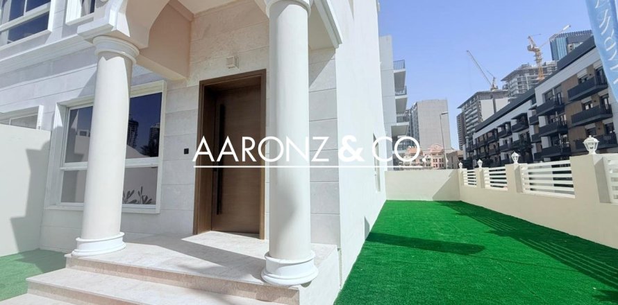 Таунхаус в Джумейра Вилладж Серкл, Дубай, 4 спальни, 141м², № 94458