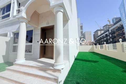 Townhouse in Jumeirah Village Circle, Dubai 4 bedrooms, 285 sq.m. № 94457 - photo 3