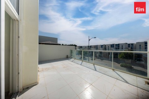 Снять в аренду таунхаус в Дубае: 4 спальни, 174.7м², № 71603 - фото 13