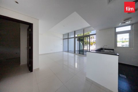 Снять в аренду таунхаус в Дубае: 4 спальни, 174.7м², № 71603 - фото 7