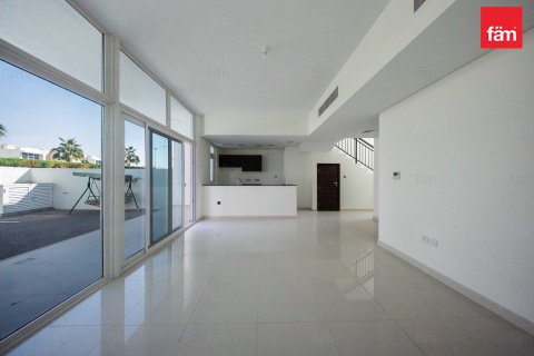 Снять в аренду таунхаус в Дубае: 4 спальни, 174.7м², № 71603 - фото 5