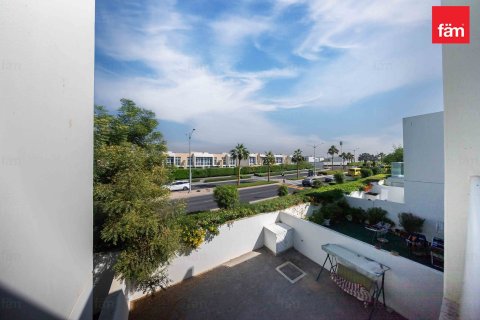 Снять в аренду таунхаус в Дубае: 4 спальни, 174.7м², № 71603 - фото 4