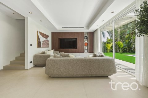 Villa in Meadows, Dubai 5 bedrooms, 336.68 sq.m. № 123498 - photo 5
