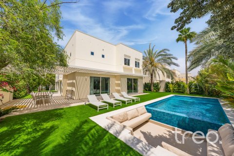 Villa in Meadows, Dubai 5 bedrooms, 336.68 sq.m. № 123498