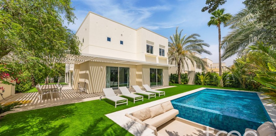 Villa in Meadows, Dubai 5 bedrooms, 336.68 sq.m. № 123498
