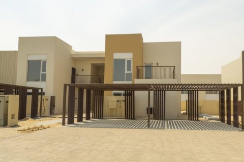 Townhouse in EMAAR South, Dubai South (Dubai World Central), Dubai 2 bedrooms № 61183 - photo 2