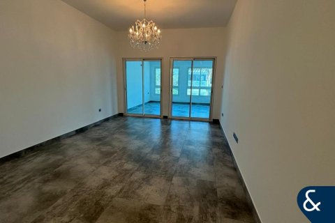 Villa in Jumeirah Village Triangle, Dubai 3 bedrooms, 675 sq.m. № 98372 - photo 20