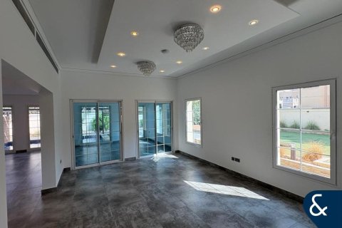 Villa in Jumeirah Village Triangle, Dubai 3 bedrooms, 675 sq.m. № 98372 - photo 4