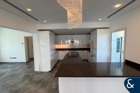 Villa in Jumeirah Village Triangle, Dubai 3 bedrooms, 675 sq.m. № 98372 - photo 5