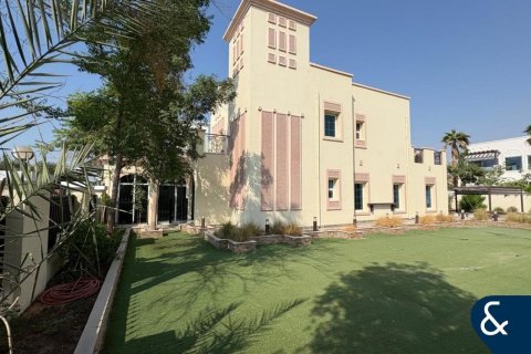 Villa in Jumeirah Village Triangle, Dubai 3 bedrooms, 675 sq.m. № 98372