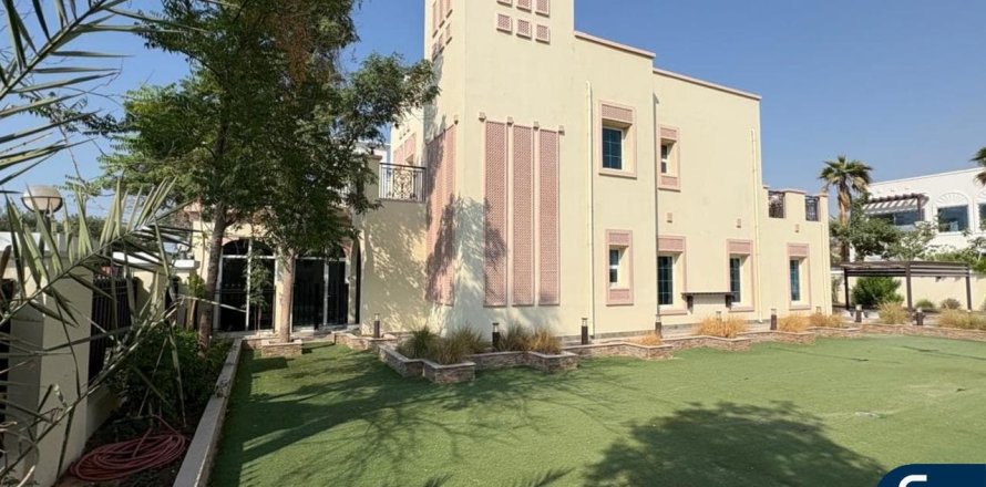 Villa in Jumeirah Village Triangle, Dubai 3 bedrooms, 675 sq.m. № 98372