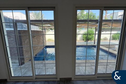 Villa in Jumeirah Village Triangle, Dubai 3 bedrooms, 675 sq.m. № 98372 - photo 13