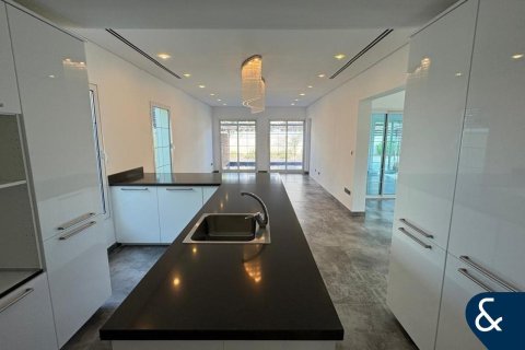 Villa in Jumeirah Village Triangle, Dubai 3 bedrooms, 675 sq.m. № 98372 - photo 7