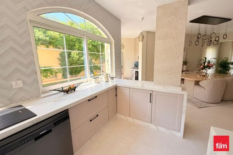 Villa en Dubai, 5 dormitorios, 529.6 m², № 55704 - foto 8