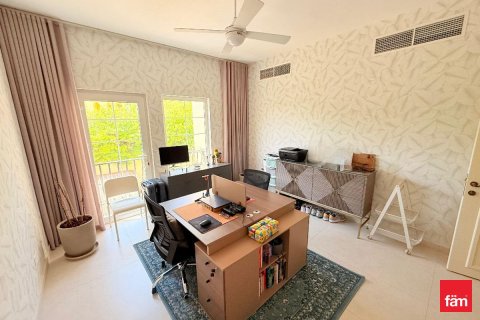Villa en Dubai, 5 dormitorios, 529.6 m², № 55704 - foto 3