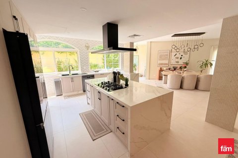 Villa en Dubai, 5 dormitorios, 529.6 m², № 55704 - foto 7