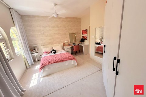 Villa en Dubai, 5 dormitorios, 529.6 m², № 55704 - foto 10