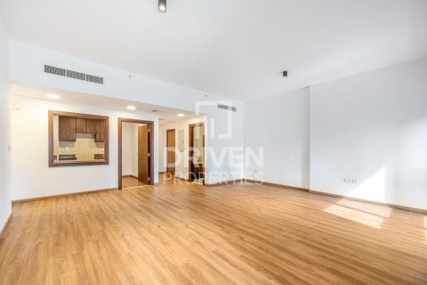 Apartment in Executive Towers, Business Bay, Dubai 2 bedrooms, 132 sq.m. № 20499 - photo 1