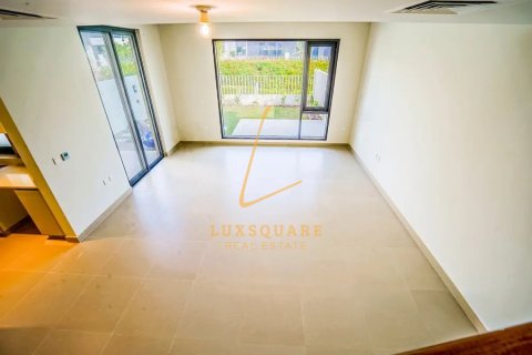 Снять в аренду виллу в Дубай Хилс Эстейт, Дубай: 3 спальни, 194м², № 90100 - фото 2