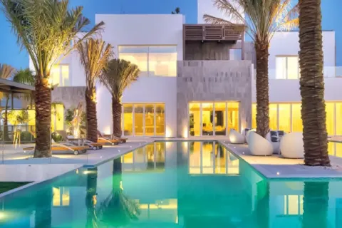 Villa in Dubai 6 bedrooms, 1208 sq.m. № 93076 - photo 2