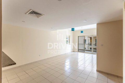 Apartment in Greens, Dubai 2 bedrooms, 107.4 sq.m. № 137095 - photo 5