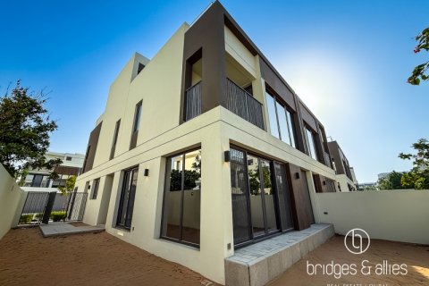 Villa in Dubai 4 bedrooms, 219.5 sq.m. № 77174 - photo 1