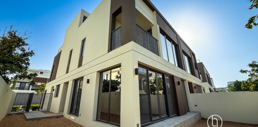 Villa in Dubai 4 bedrooms, 219.5 sq.m. № 77174