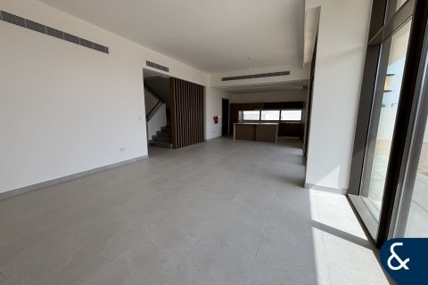 Villa en Al Furjan, Dubai, 5 dormitorios, 442 m², № 76146 - foto 2