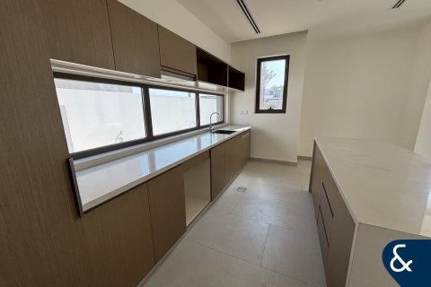 Villa en Al Furjan, Dubai, 5 dormitorios, 442 m², № 76146 - foto 3