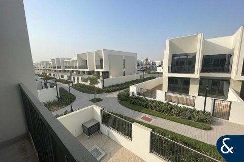 Villa in Town Square, Dubai 4 bedrooms, 261 sq.m. № 76147 - photo 1