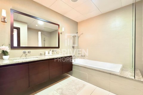 Appartement à Tiara Residences, Palm Jumeirah, Dubai, 1 chambre, 120.31 m², № 136422 - photo 12