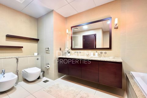 Appartement à Tiara Residences, Palm Jumeirah, Dubai, 1 chambre, 120.31 m², № 136422 - photo 14