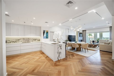 Apartment in Palm Jumeirah, Dubai 2 bedrooms, 203 sq.m. № 74135 - photo 3