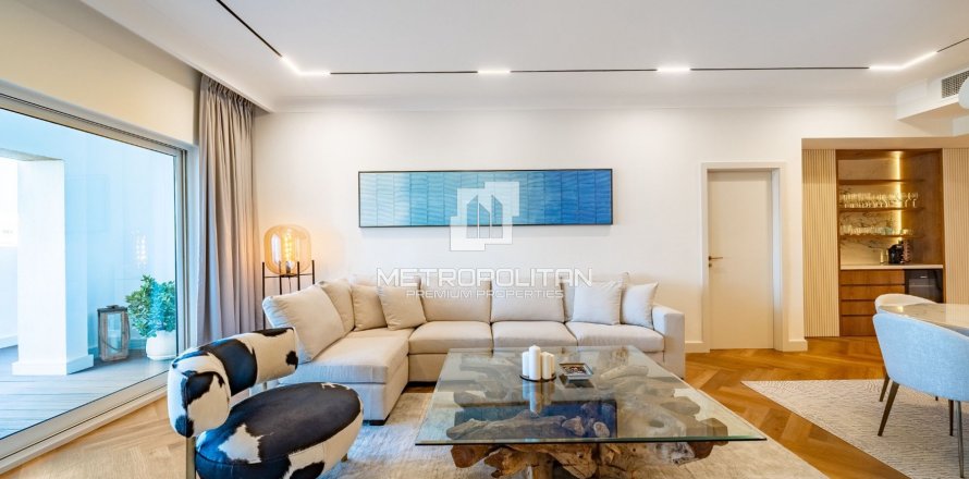 Квартира в Пальме Джумейре, Дубай, 2 спальни, 203м², № 74135