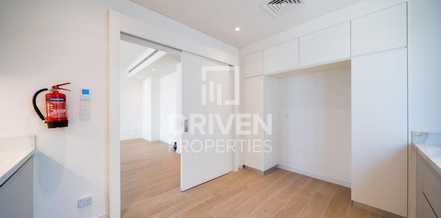 Adosado en Jebel Ali, Dubai, 4 dormitorios, 362.41 m², № 126758
