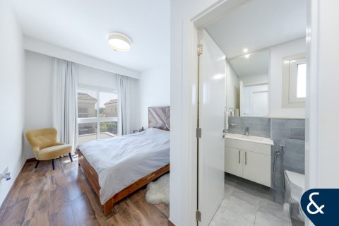 Купить таунхаус в Джумейра Гольф Эстейтс, Дубай: 3 спальни, 179м², № 75382 - фото 13