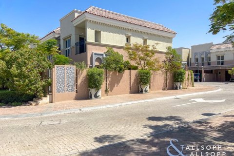 Купить таунхаус в Джумейра Гольф Эстейтс, Дубай: 3 спальни, 179м², № 75382 - фото 16