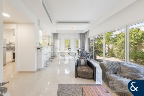 Купить таунхаус в Джумейра Гольф Эстейтс, Дубай: 3 спальни, 179м², № 75382 - фото 6