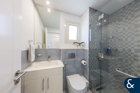 Купить таунхаус в Джумейра Гольф Эстейтс, Дубай: 3 спальни, 179м², № 75382 - фото 15