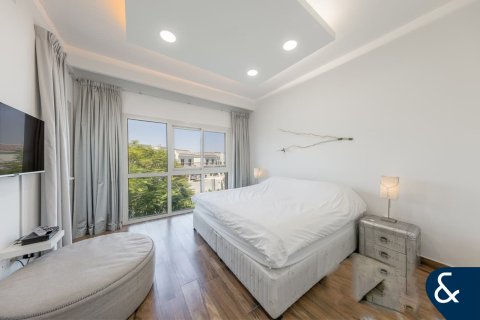 Купить таунхаус в Джумейра Гольф Эстейтс, Дубай: 3 спальни, 179м², № 75382 - фото 11