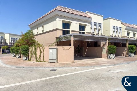Купить таунхаус в Джумейра Гольф Эстейтс, Дубай: 3 спальни, 179м², № 75382 - фото 1