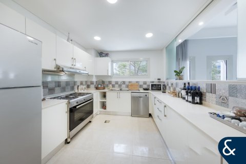 Купить таунхаус в Джумейра Гольф Эстейтс, Дубай: 3 спальни, 179м², № 75382 - фото 7