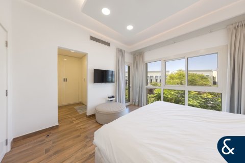 Купить таунхаус в Джумейра Гольф Эстейтс, Дубай: 3 спальни, 179м², № 75382 - фото 10